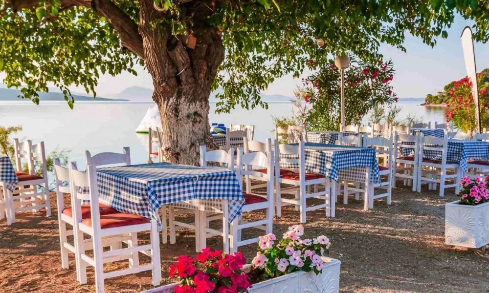 Συμβάσεις μηδενικών ωρών: Πώς θα λειτουργήσουν σε εστίαση, μεταφορές και θέαμα